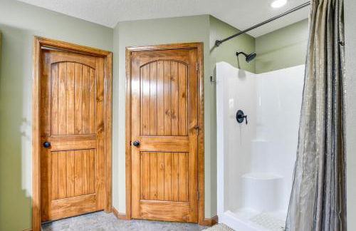 6 Mi to Dtwn Pella Riverfront Cabin with Game Room! - Foto 16