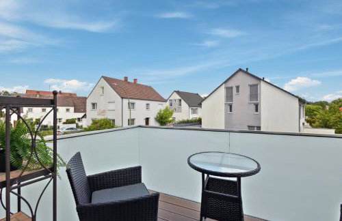 Harmonie Homes - Built in 2025 - High-Quality Beds & Linen - Full Kitchen - Fiber WiFi - 4K Smart TV - 2 Balconies - Elevator - Free Private Parking - Near Augsburg - 20 Min via Autobahn to Munich-West - Foto 26
