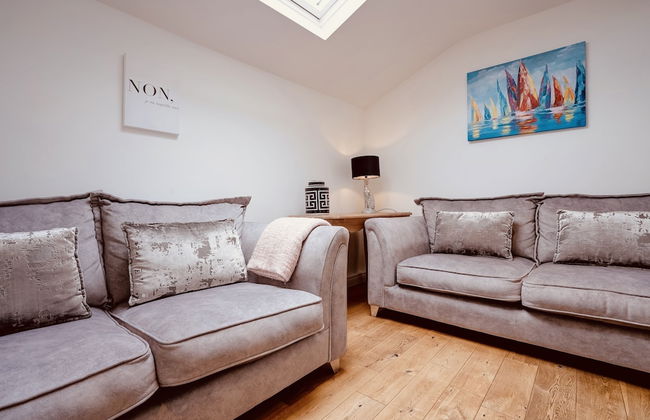 Norfolk Luxe Beach House Sleeps 8 Dog Friendly - Photo 22