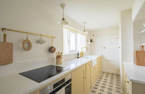 East Cottage by Bloom Stays - Photo 12