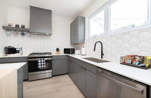 Modern Retreat with Hot Tub-Near Downtown Indy-Family Friendly - Foto 7