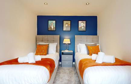 Charming 3 Bed Bungalow Parking & Wifi Business and Leisure by Jesswood Properties - Foto 1