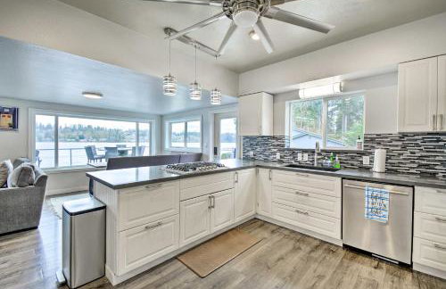 Lakefront Bremerton Vacation Rental with Deck! - Foto 9