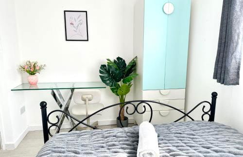 5 bedroom detached house sleeps 13 spacious Parking 5 mins driving to Bicester Village - Foto 30