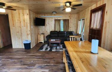 Cabin 8 - A newly remodeled with shaded deck on the lakeshore - Foto 2