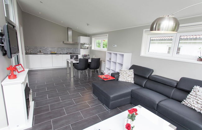 Family Getaway w/ Garden - Photo 8