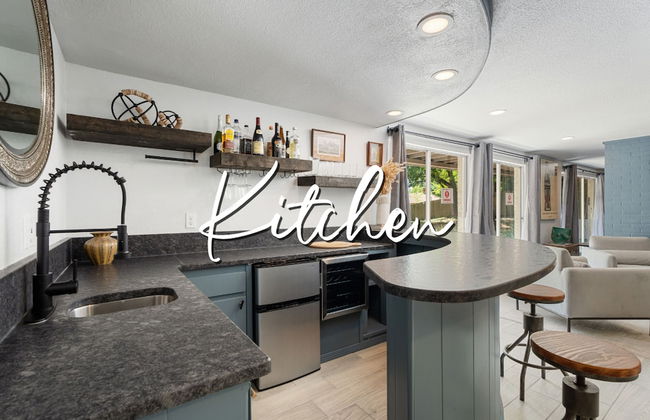 Spacious Family Home w Pool Hot Tub Large Yard - Photo 13