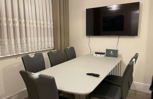 MODERN 4 BEDROOM HOUSE WITH GARDEN & PARKING - Foto 35