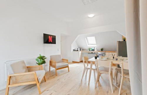 Moderne Monteurwohnungen in Nürtingen Zentrum Kitchen, Wifi, Smart TV - Photo 15