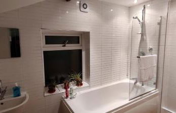 Victorian Semi Detached House behind the High Street - Foto 13