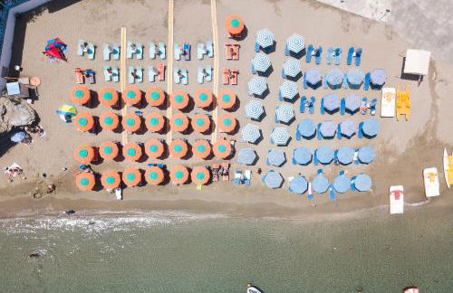 Sea-esta Beach House, Beachfront Residence & BBQ, By ThinkVilla - Foto 6