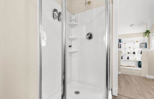 4 Bedroom 2 Bath Middle of it all Sleeps 8 - Foto 32