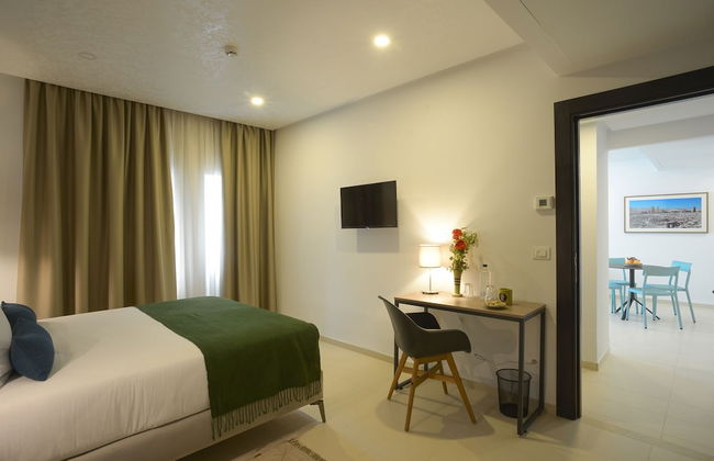 Maia Hotel Suites - Photo 18