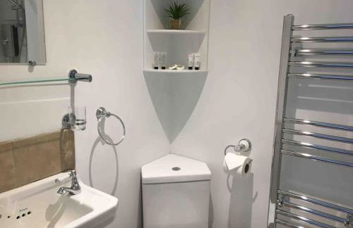 The Post House (Centre of riverside village) - Photo 4