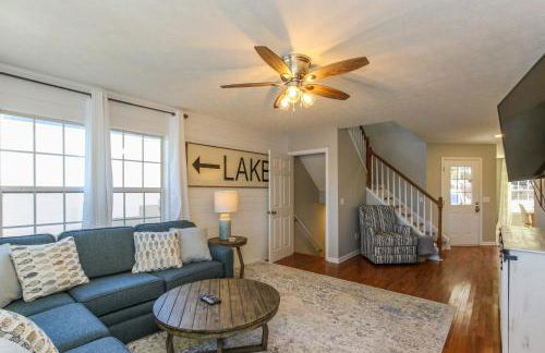 House #04 - Happy Camper-(No Pets) -Private Pier - Photo 9