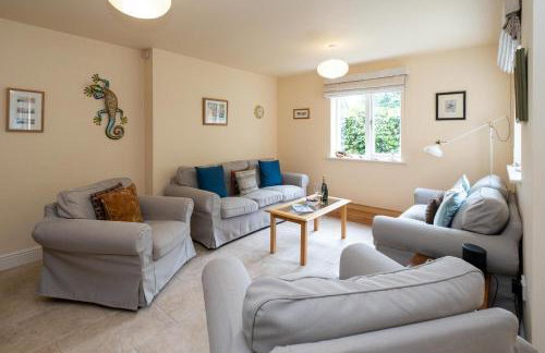 Willow House in Knodishall, Sleeps 7 - Only a short drive from Aldeburgh, Thorpeness & Snape Maltings - Managed by Aldeburgh Coastal Cottages - Foto 2