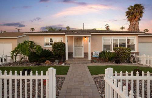 Walk to the Beach Private Backyard and Fire Pit - Foto 10