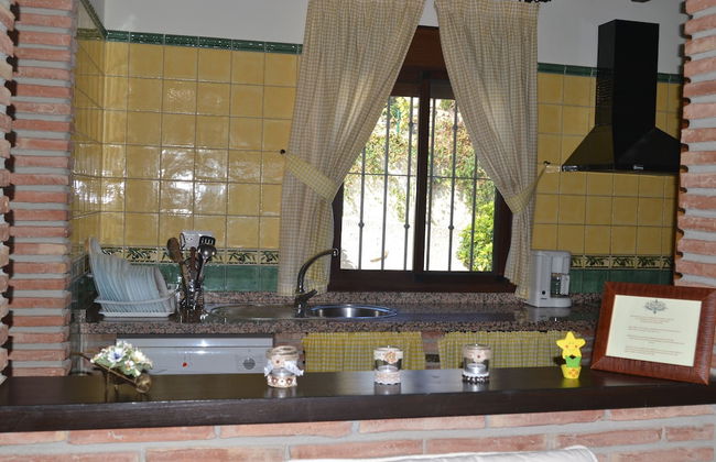 Serene Retreat in Lake Vinuela With Breathtaking Views - Foto 14