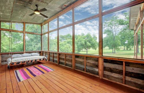 Artisan Cabin with Beautiful Decor and a Classic Fire Pit near Austin, Texas - Foto 25