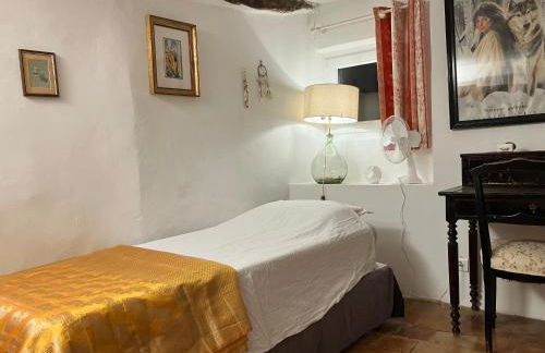 Le Baguier, maison de caractère dans hameau typique provençal - Foto 8