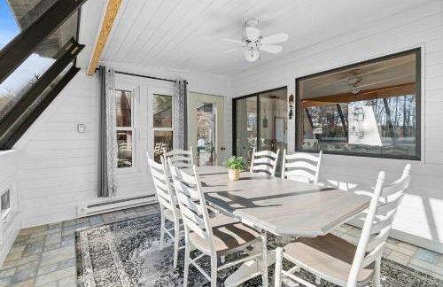 Lakefront with Beach Game Room Fire-pit and More - Foto 65