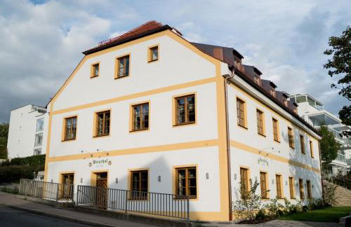 Bob W Munich Airport - Peterhof - Foto 56