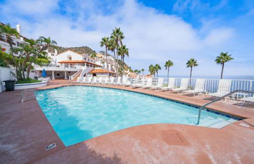 10-Star Property! Premium Ocean Views, Immaculate Corner Condo with Fireplace, New Golf Cart - Foto 38