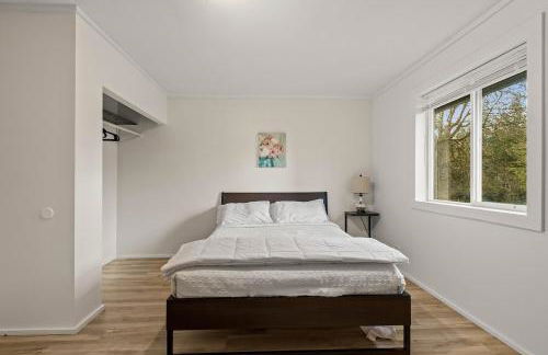 4-Bedroom Chateau in Southern Washington- Luxurious Retreat with Pond & Creek - Foto 30