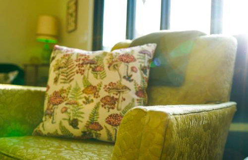 Peridot Suite - NEW 2bdrm 2bath Loft near Mass! - Photo 6