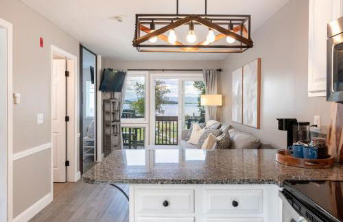 Lake Winni Condo - Beach, Concerts and Views for miles - Foto 1