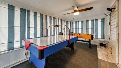 Game Room, Hot Tub and Fire Pit Pocono Lake Escape! - Foto 2