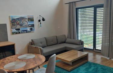 Domek przy drodze - Foto 2