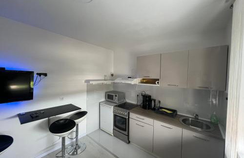 Apartman Paola - massage chair- 0-24 self check IN OUT- Županja - Foto 8