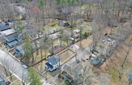 Renovated home seconds from town - Foto 39