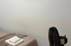 Minha mini casa aconchegante de 2 quartos e 2 camas de casal com Ar condicionado nos dois quartos - Foto 17