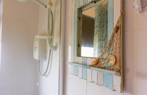 Sea View Holiday Chalet, access to sandy beach - Pets go free - Foto 28