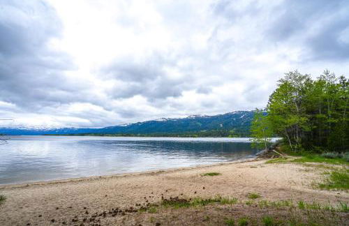 Spacious Donnelly Family Home with Private Hot Tub! - Foto 40