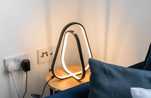 Modern Stirling Apartment - Free Parking - Photo 5