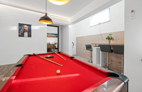 Awesome Home In Tinj With Jacuzzi - Photo 27