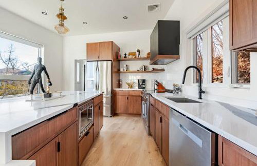 Modern Lakeview Home with Private Dock Sleeps 5 - Foto 17