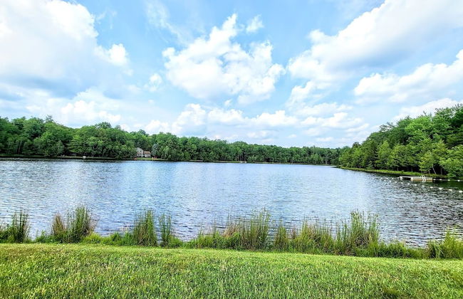 Happy Trails Chalet by Avantstay Sauna Deck Private Community Beach Access - Photo 47