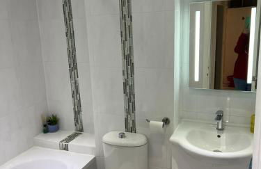 Penarth Station Renovated apartment - Photo 6