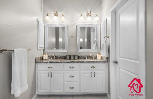 Fireside Oasis Retreat - An Irvie Home - Foto 39