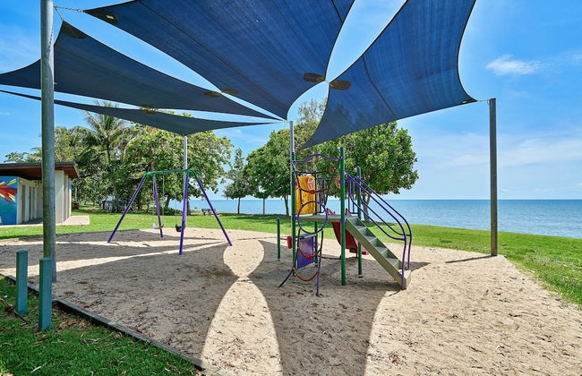 Tropical Oasis near Beach - Photo 11