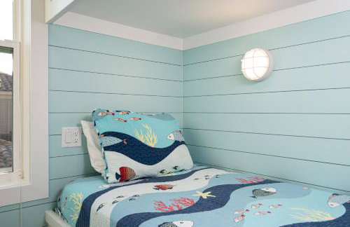 Luxury Beachfront l Sleeps 20, Hot Tub, Pool & Game Room Fun! - Foto 74