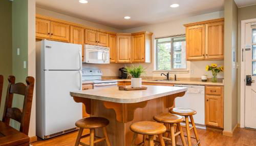 Ski Town Hideaway | Fireplace + Walk to Downtown - Foto 3, Other