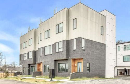 Nash Getaway - Private Rooftop Patio - Sleeps 12 - Foto 9