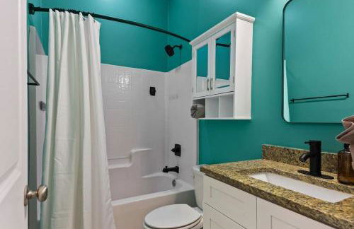 Renovated Dog Friendly Duplex Near Food & Fun Fully Fenced Yard and Private Parking - Foto 23