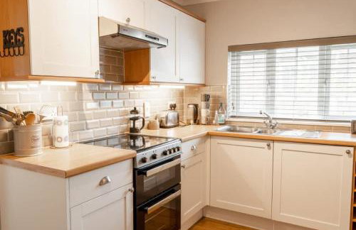 Charming Cottage close to Chester Garden Parking - Photo 5