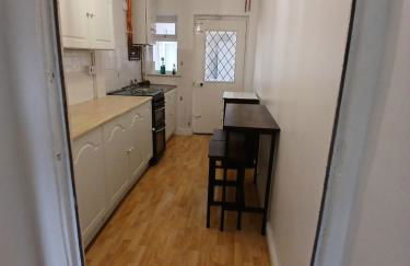 PREISTLEY HOUSE- CONTRACTORS ACCOMMODATION Entire 4 Bedroom House with free parking and up to 8 sleep- NO PARTIES ALLOWED - Foto 22